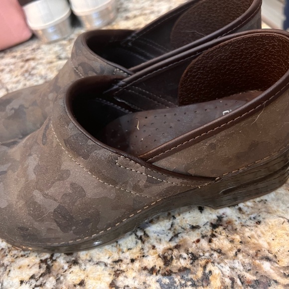 Camo Dansko *like new* - Picture 3 of 4